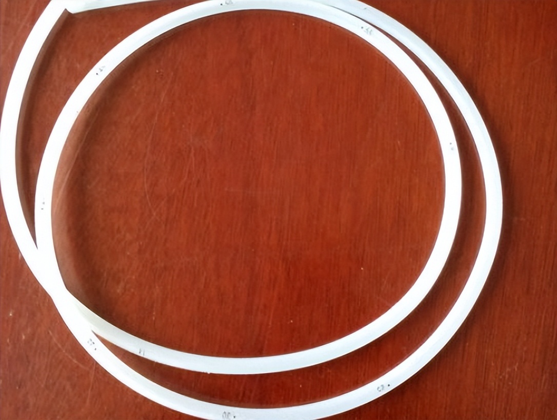 女大学生把30厘米“兔兔管”插入体内：上瘾*行为性**，害了多少人？