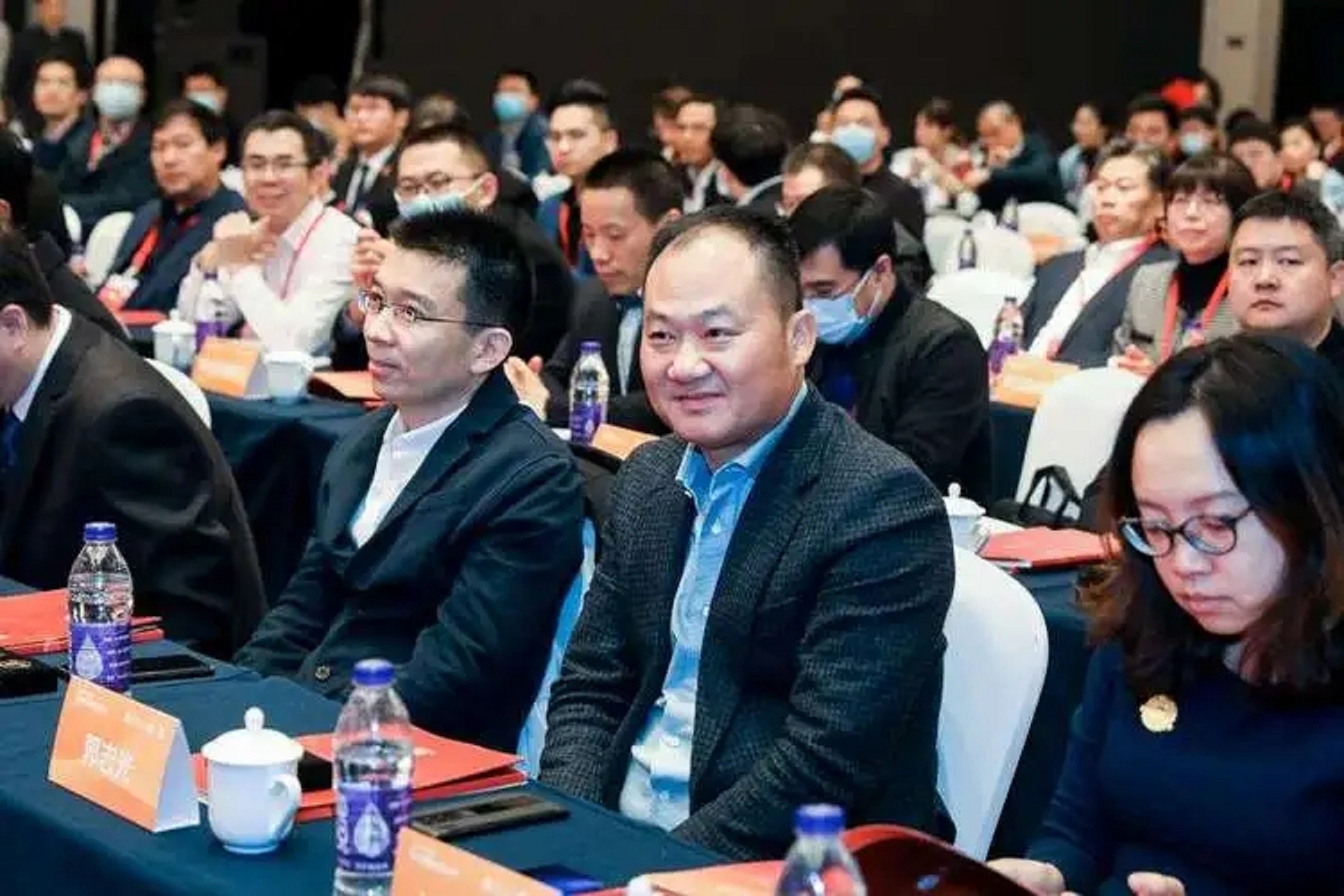 海南万宁第一大民企：力压椰树，老板14岁经商，靠槟榔年入几十亿