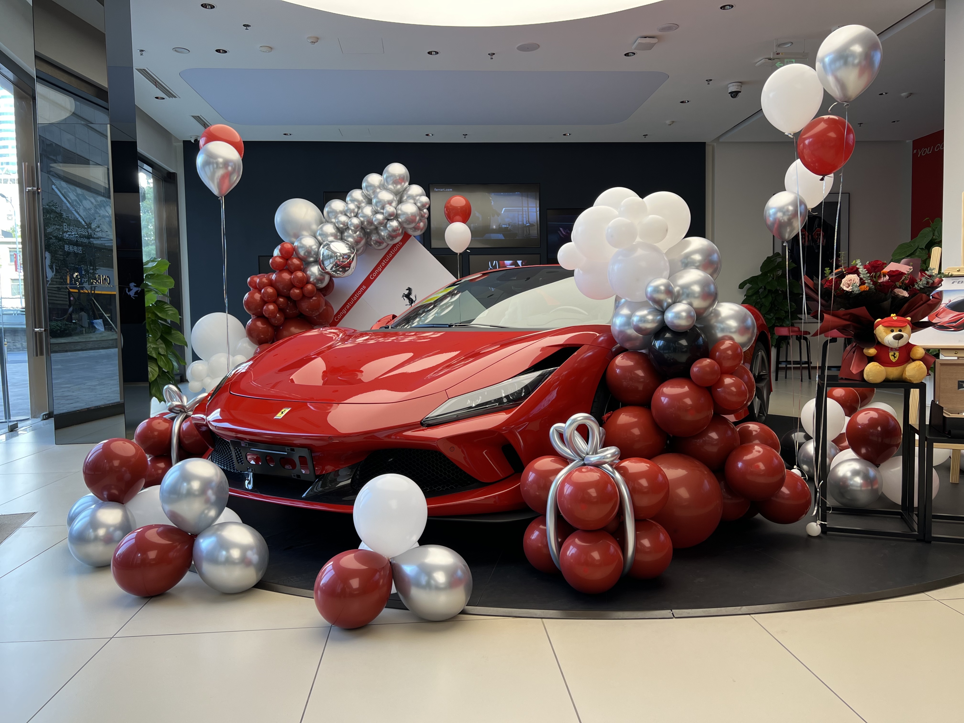 法拉利f8敞篷版落地顶配,法拉利f8敞篷版和硬顶版选择