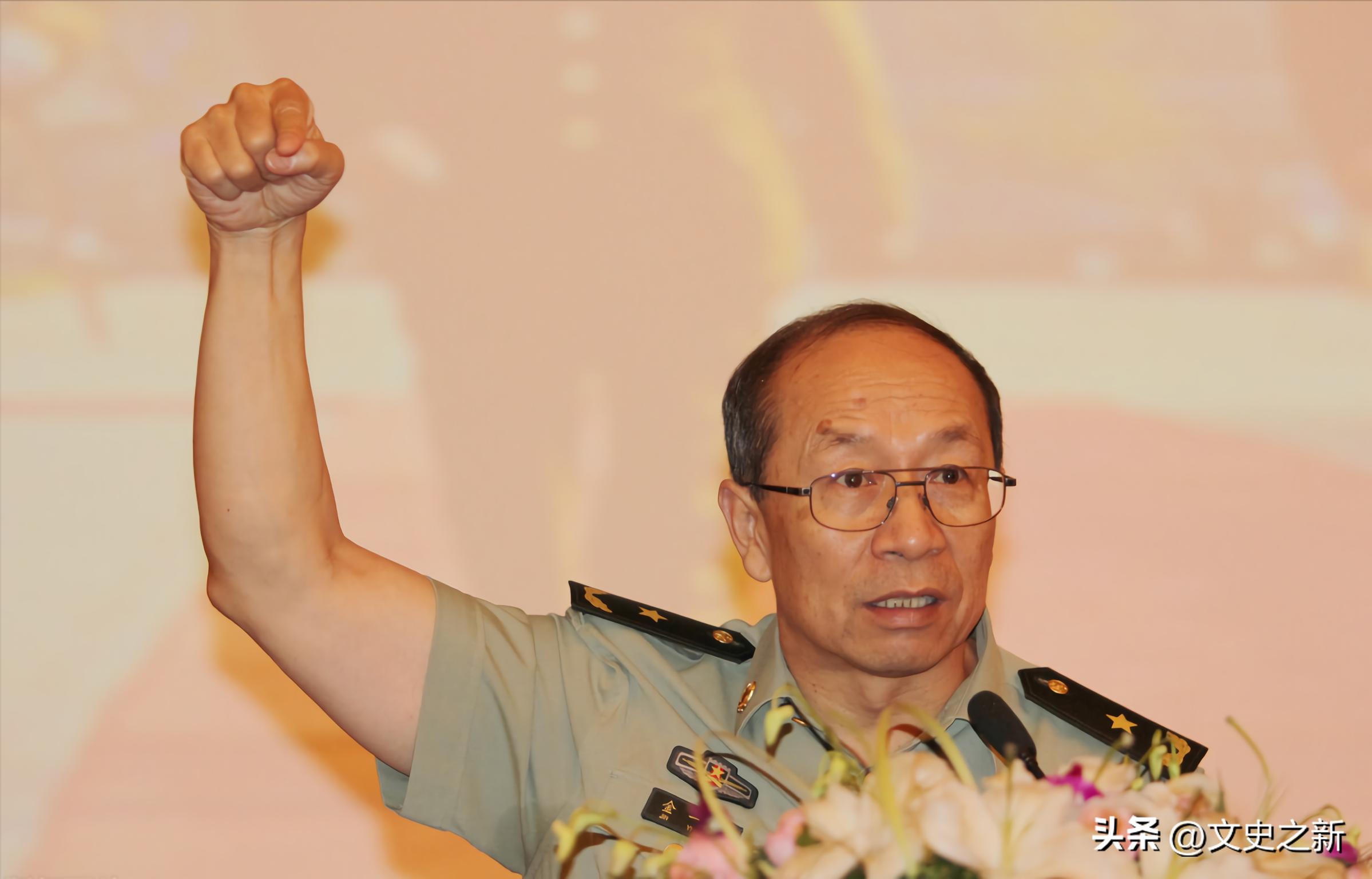 2000年，一位中国军官在英国受刁难，他引用毛主席的话霸气回击