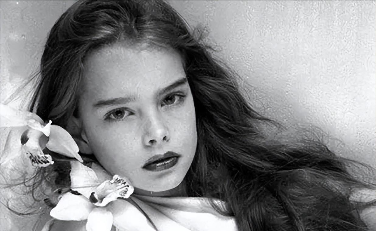 10岁她赤身露体，20岁又声称自己还是处女，“美国舒淇”裸照丑闻