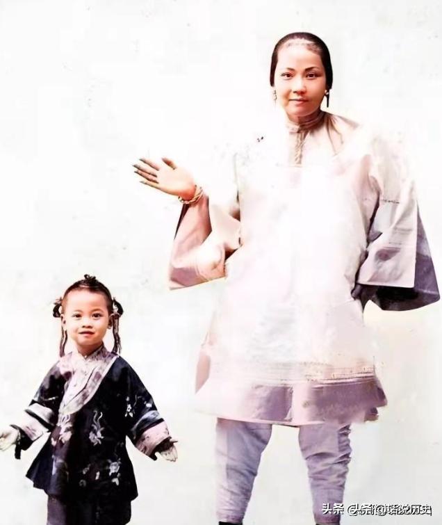 21张真实又罕见的老照片，阴毛假发工作者，我怀疑他用错地方了2