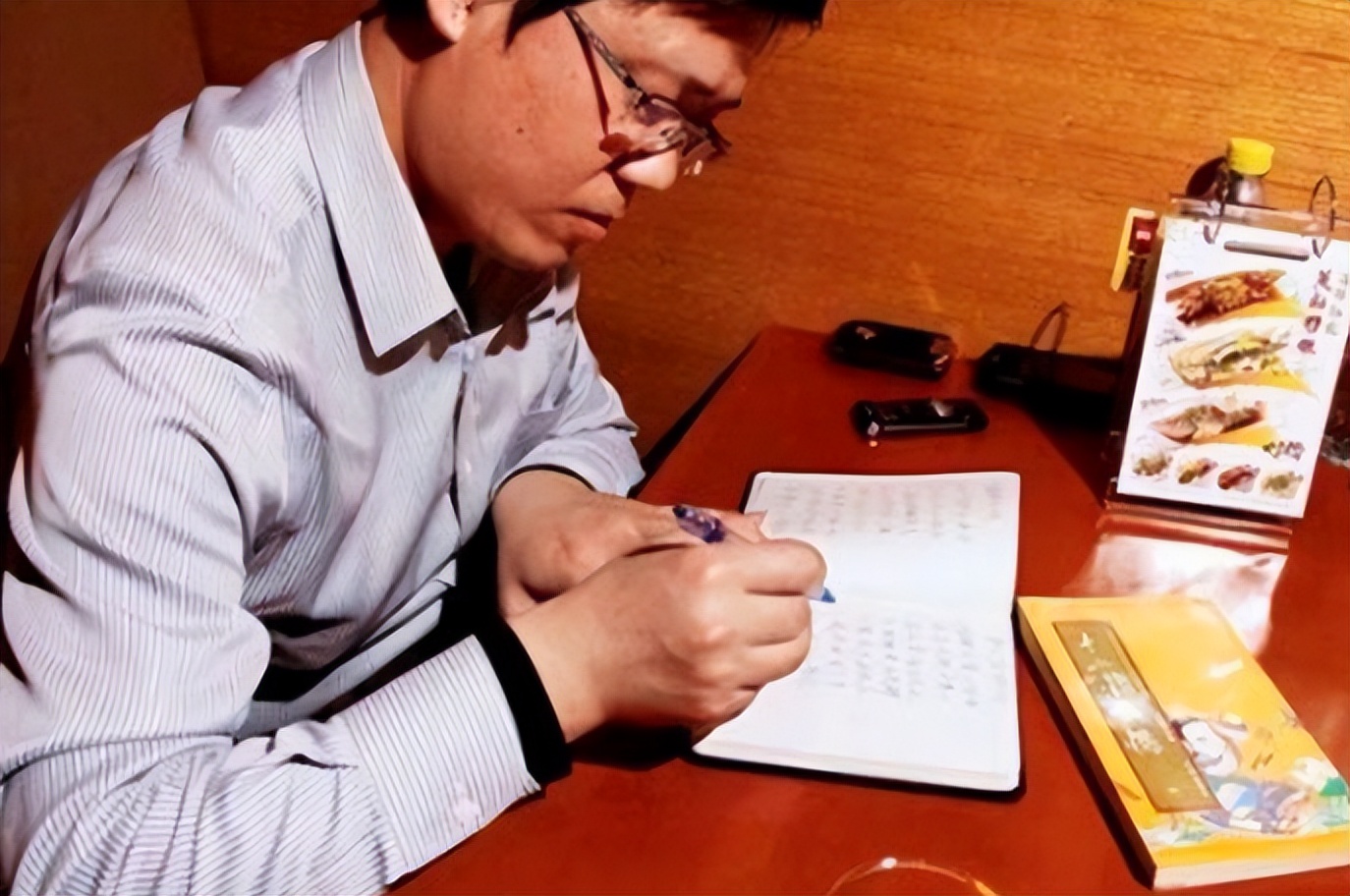 第一狗仔卓伟怎么火的,第一狗仔卓伟的传奇事件