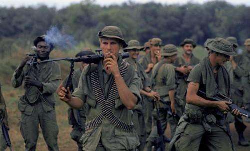 一杆烟枪，一杆步枪，一文详解美军百年吸毒史