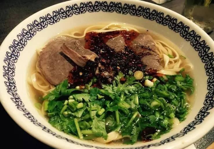 兰州牛肉面一碗有多少面,兰州牛肉面标准几两面
