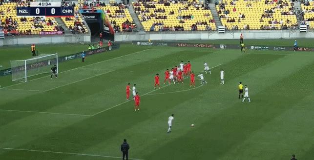 国足1:1澳大利亚颜骏凌失误,国足0:6威尔士颜骏凌近距离扑救