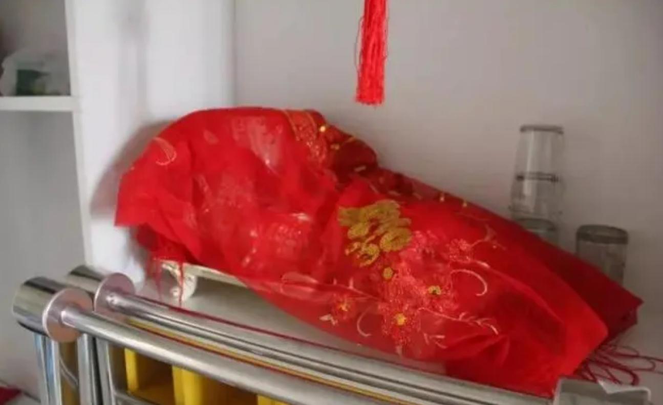 他蹲监26年获赔460万，花百万娶小22岁娇妻后，又闪离：她太图钱