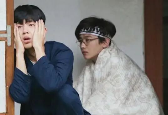 男明星怼脸拍丑照,男明星黑白照片怼脸