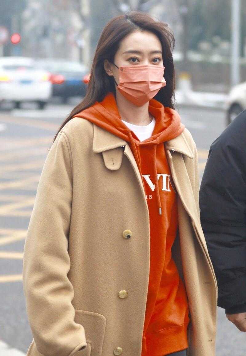 张小斐同款大衣穿搭,张小斐同款丝绒大衣搭配