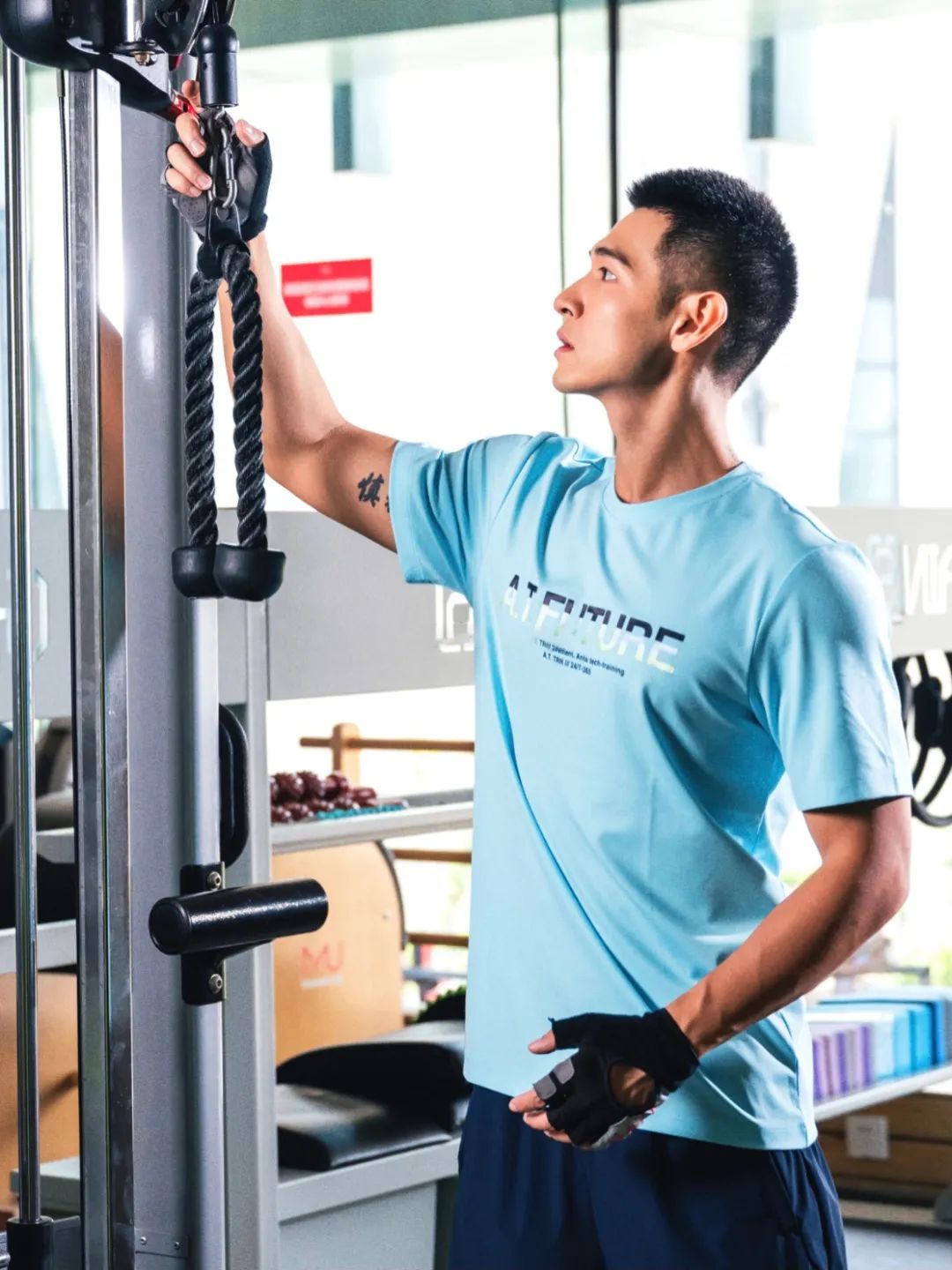 小麦色体育生腹肌,小麦色的肌肉