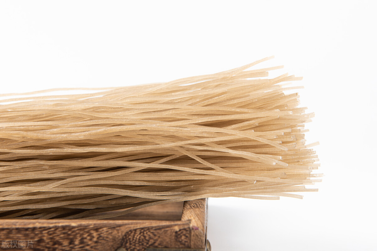 怎么辨别真假红薯粉条,粉条用打火机烧能辨别真假吗