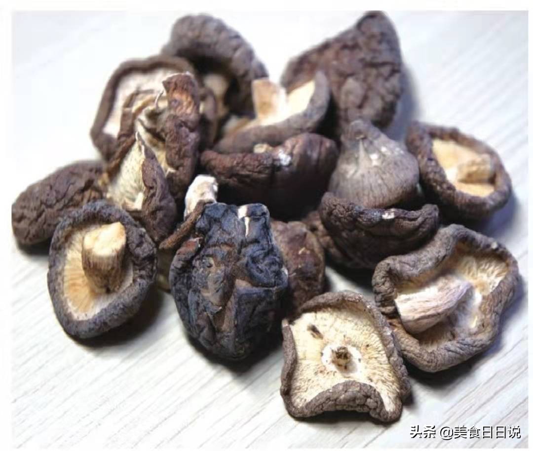 香菇的家庭烹饪方法,如何在做菜时处理香菇