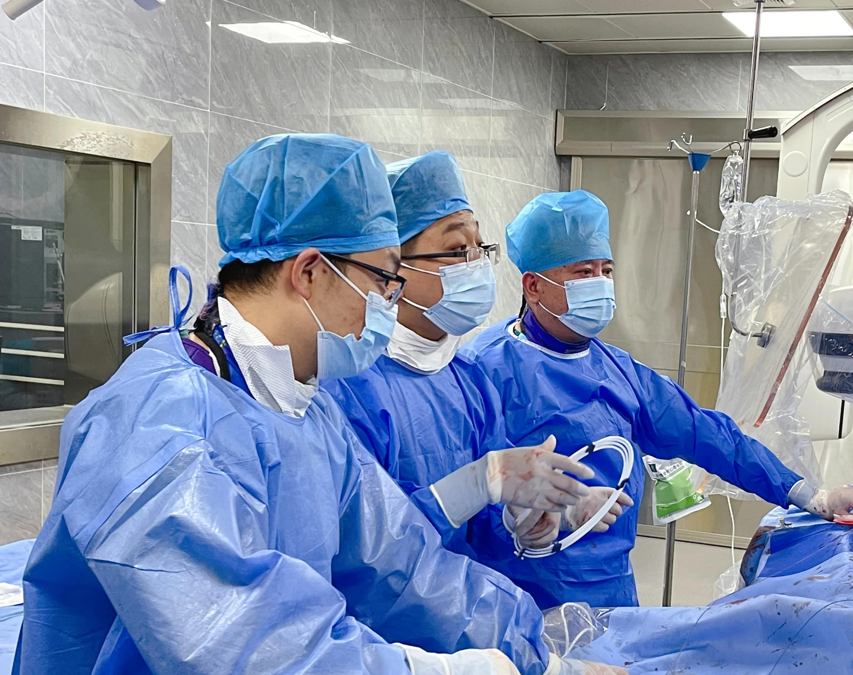 宜宾首例！华西宜宾医院成功采用Shockwave外周血管内冲击波技术治疗腹主动脉重度钙化闭塞病变