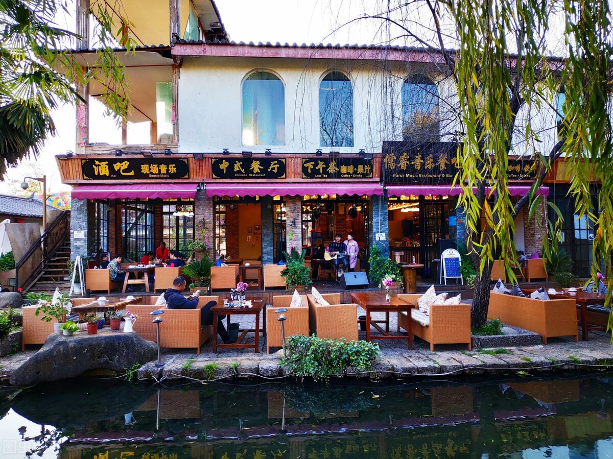 入则宁静出则繁华的别墅,入则繁华出则宁静