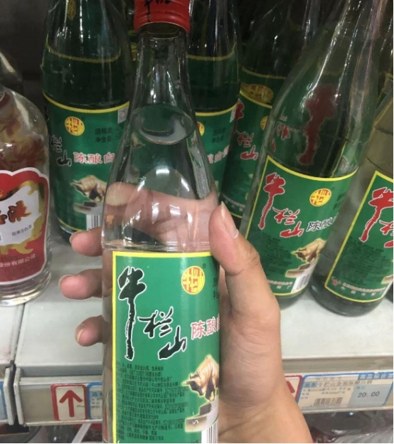 牛栏山是酒精酒为啥还那么火,十几块钱的牛栏山酒