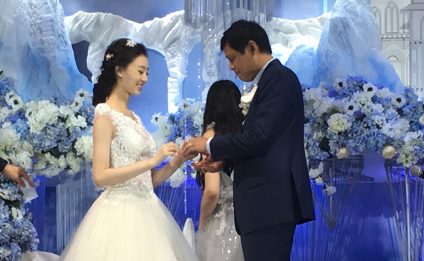 足球范志毅结婚,范志毅老婆是空姐吗