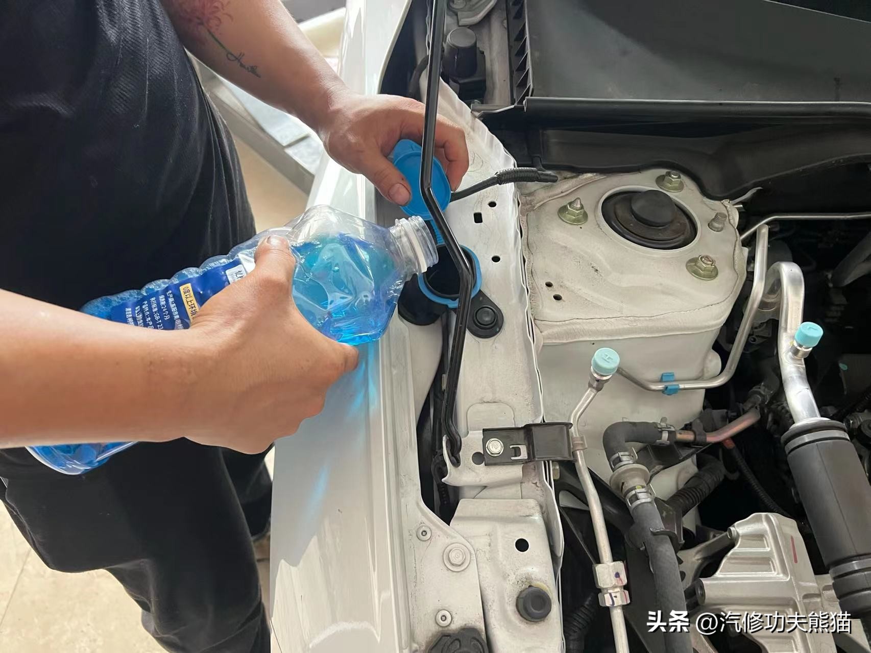 简单的给车做个保养,如何给车做保养视频