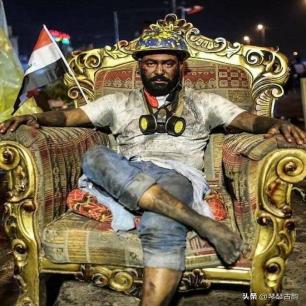 *光脱**犹太人女人衣服，集体*杀屠**，老照片再现变态的纳粹德国！