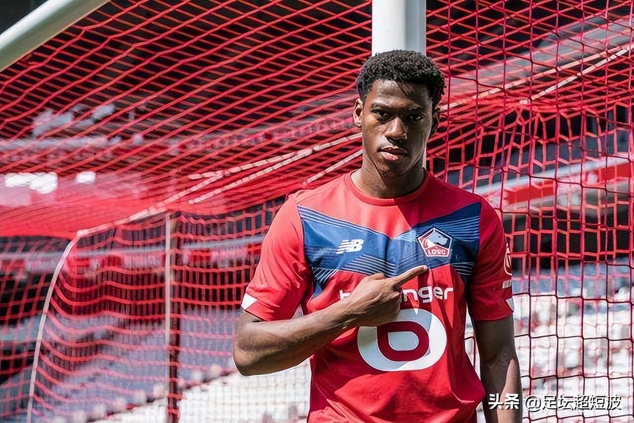 时隔20年再进世界杯,加拿大时隔36年再进世界杯唱国歌