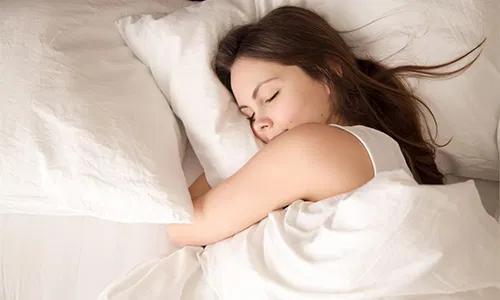 老年女性裸睡十大好处和弊端,长期裸睡的人是什么心理