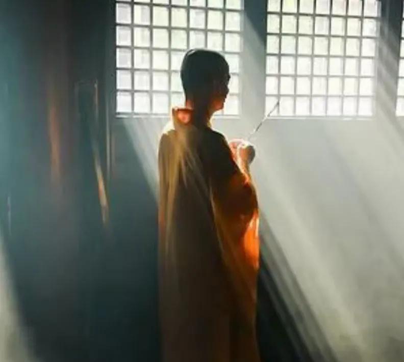 做一天和尚撞一天钟歇后语,做一天和尚撞一天钟的意思