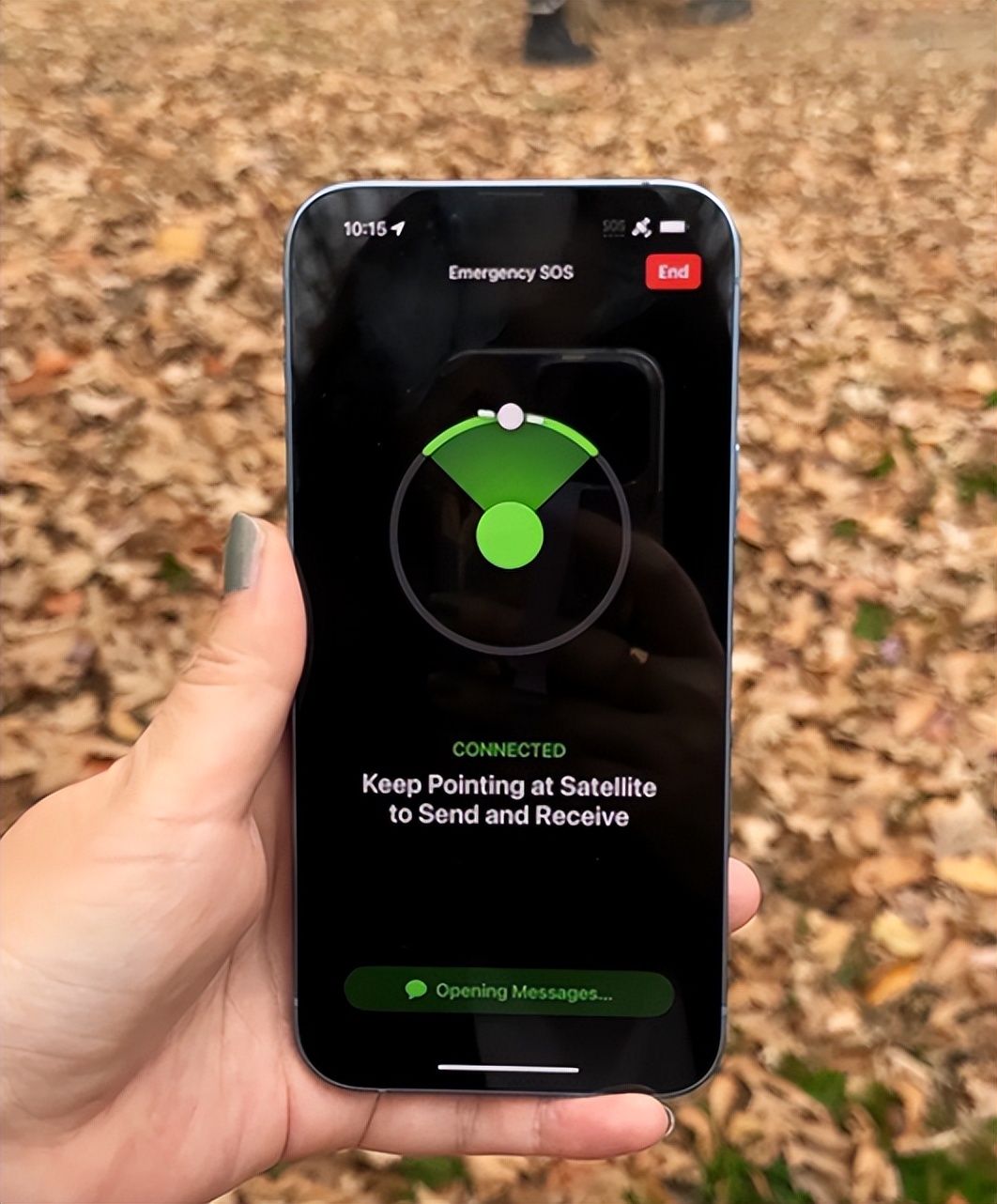 苹果被华为完胜？iPhone14卫星通信实测，发条短信平均3-5分钟