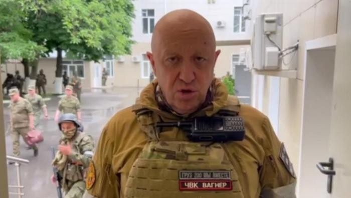 泽连斯基呼吁特朗普调停俄乌战争,俄乌开战时泽连斯基态度