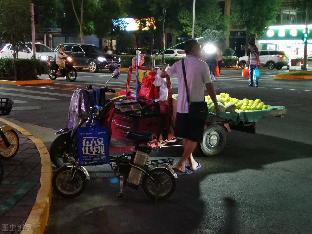 所有能赚钱的人，都是摆摊卖东西的