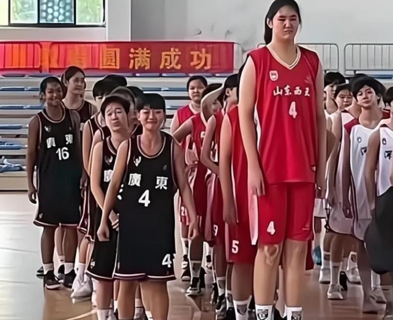 中国女篮巨无霸,中国女篮16岁天才又统治比赛