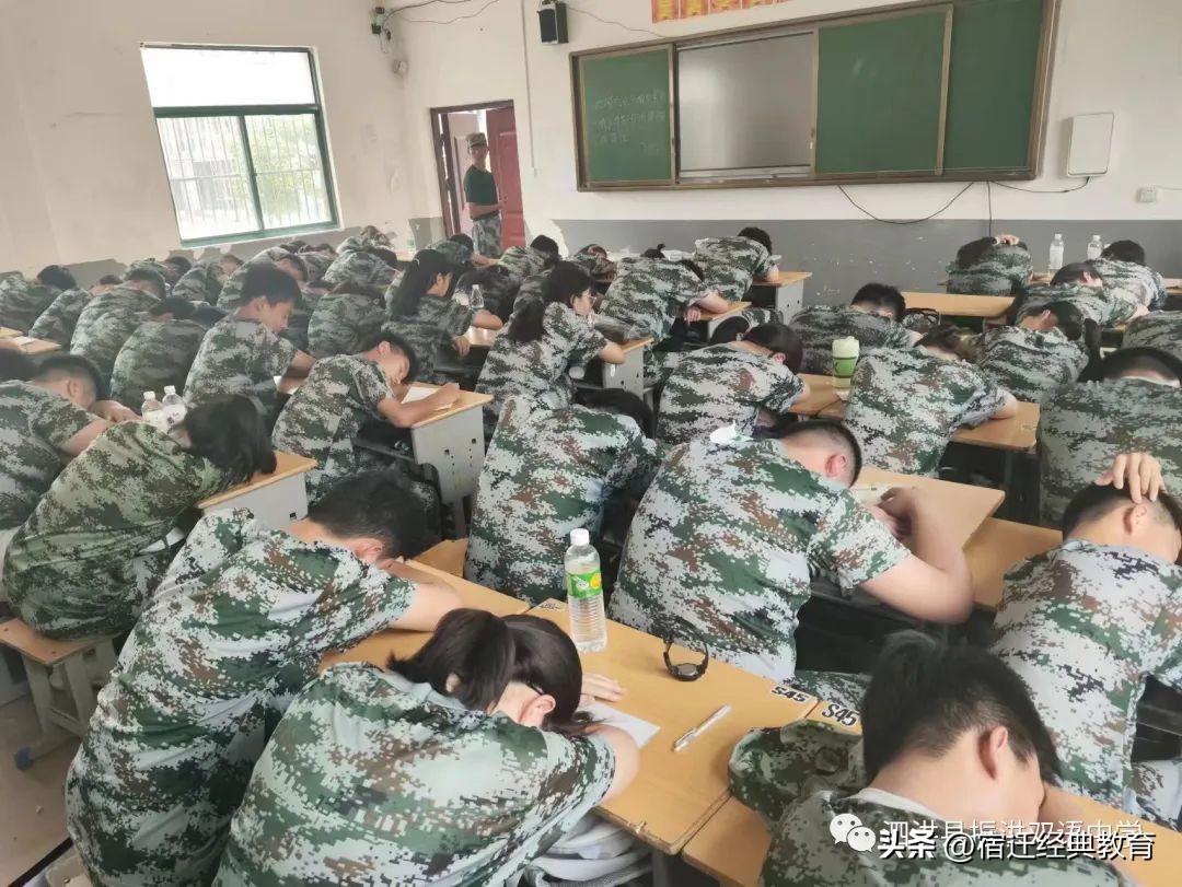 2019级新生军训掠影之动作篇,直击2022级新生军训汇演现场