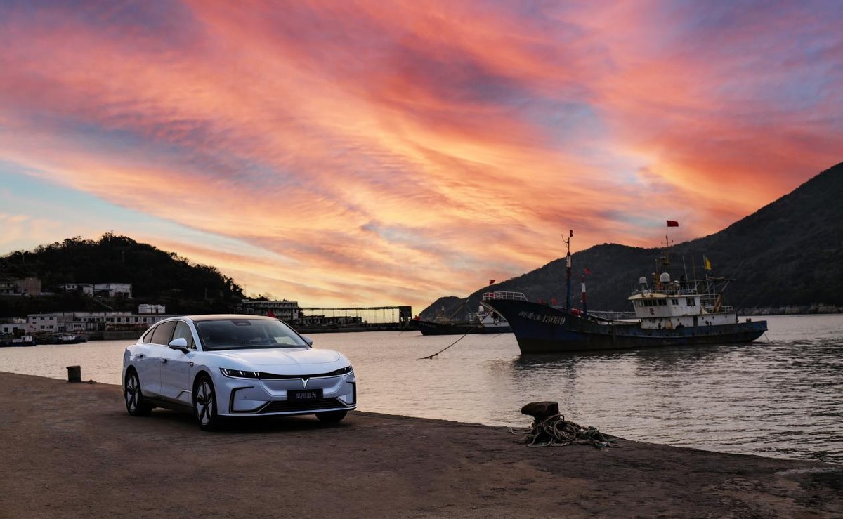 听说夏天和海边绝配？开着岚图追光，尽情享受盛夏浪漫和清凉