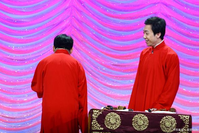 郭德纲对岳云鹏上春晚唱歌的看法,郭德纲探班岳云鹏春晚