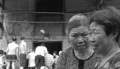 96年海南巨蟒为报恩甘愿当保姆,巨蟒为报恩守护十几年