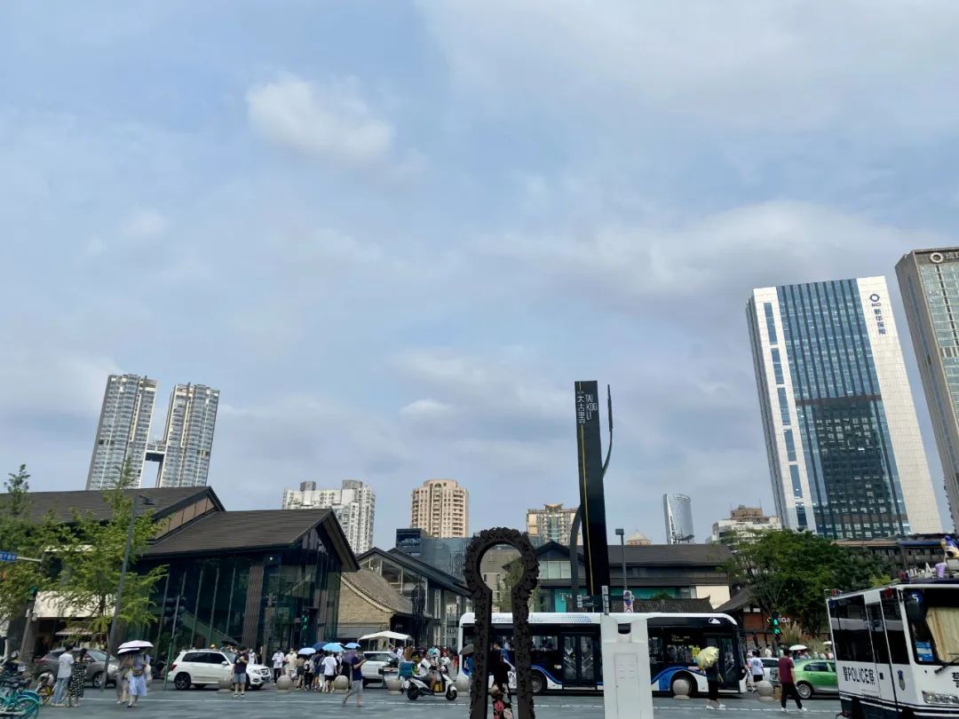 成都太古里为何如此成功,后疫情时代企业医院发展现状