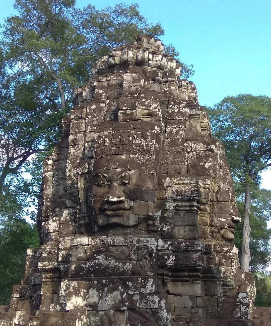 阴森森与金碧辉煌