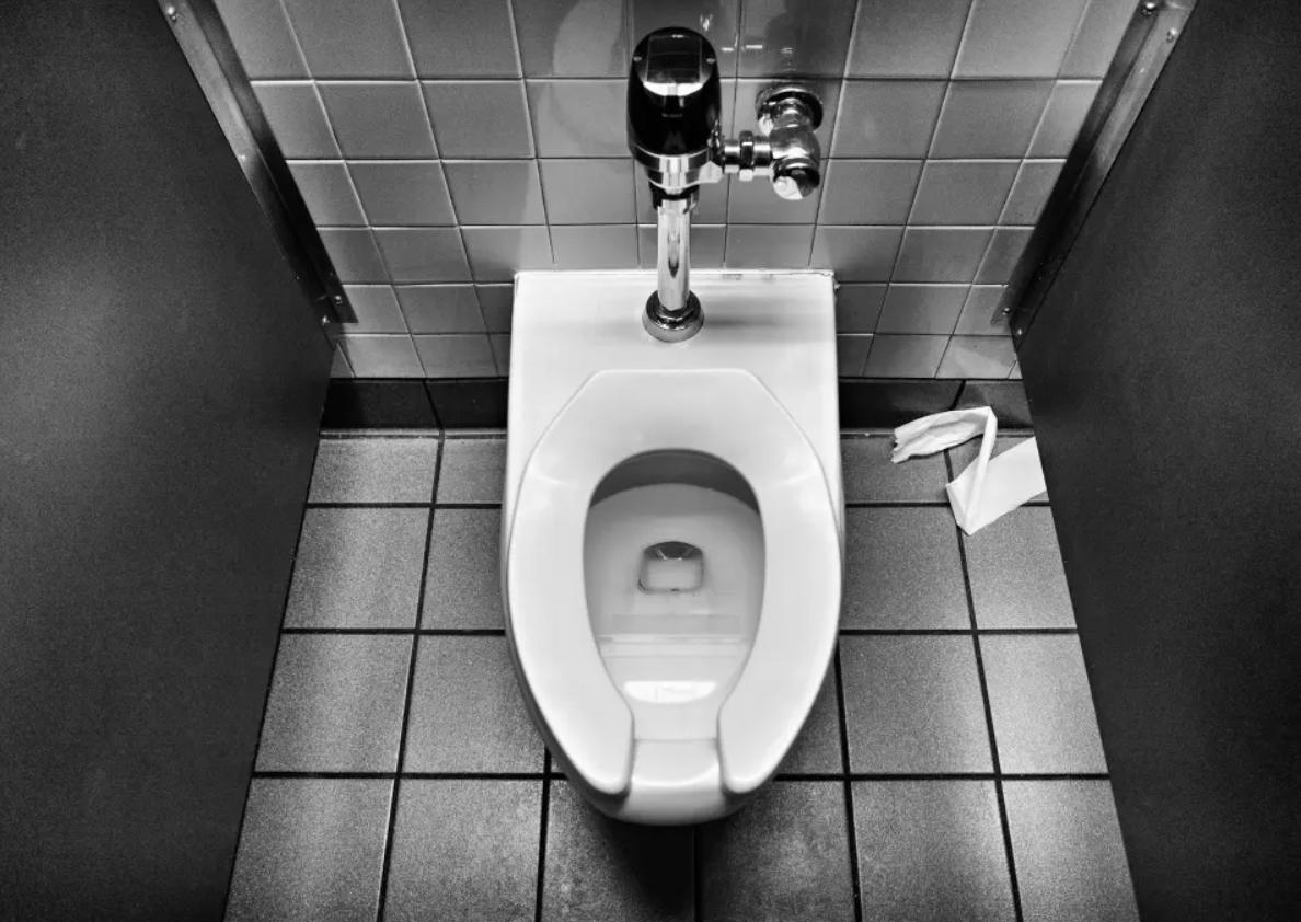 为什么美国的马桶前面有个缺口,美国马桶前面有个缺口