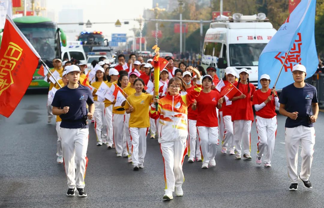 省运会火炬场外传递圆满收官！今天，为浔城骄傲！