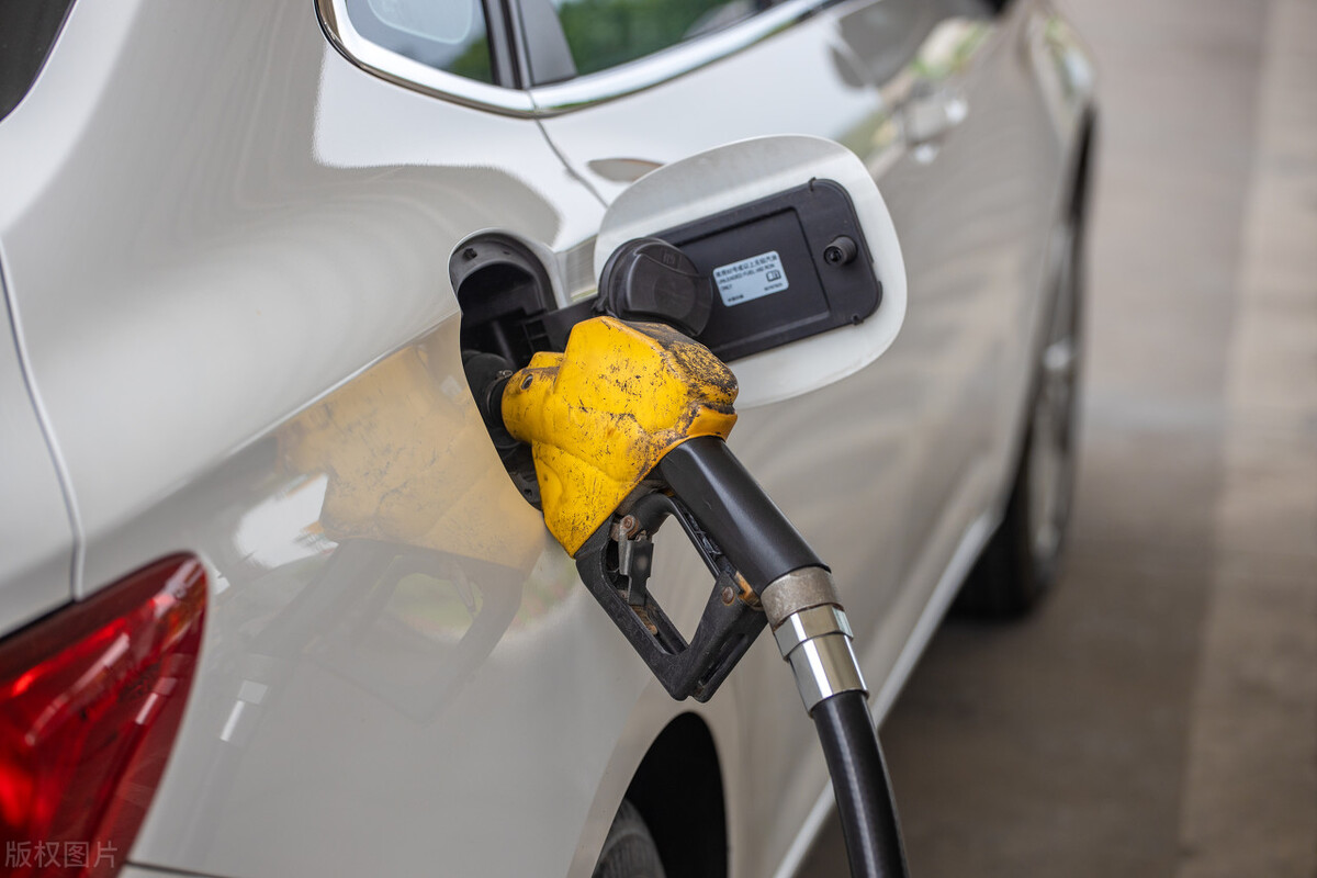 买燃油车还是电车,买油车好还是电车好