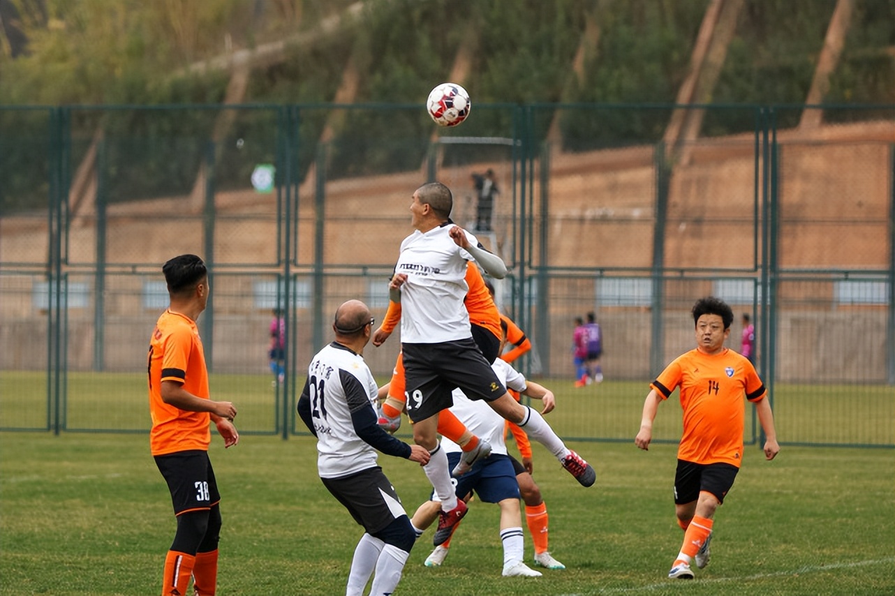 过“足”瘾放开踢云南高标准足球场地助力县域足球赛成功举办