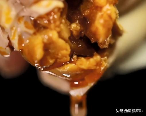 男子50元买海鲜发现是海洋活化石,一男子花10万买海参后续