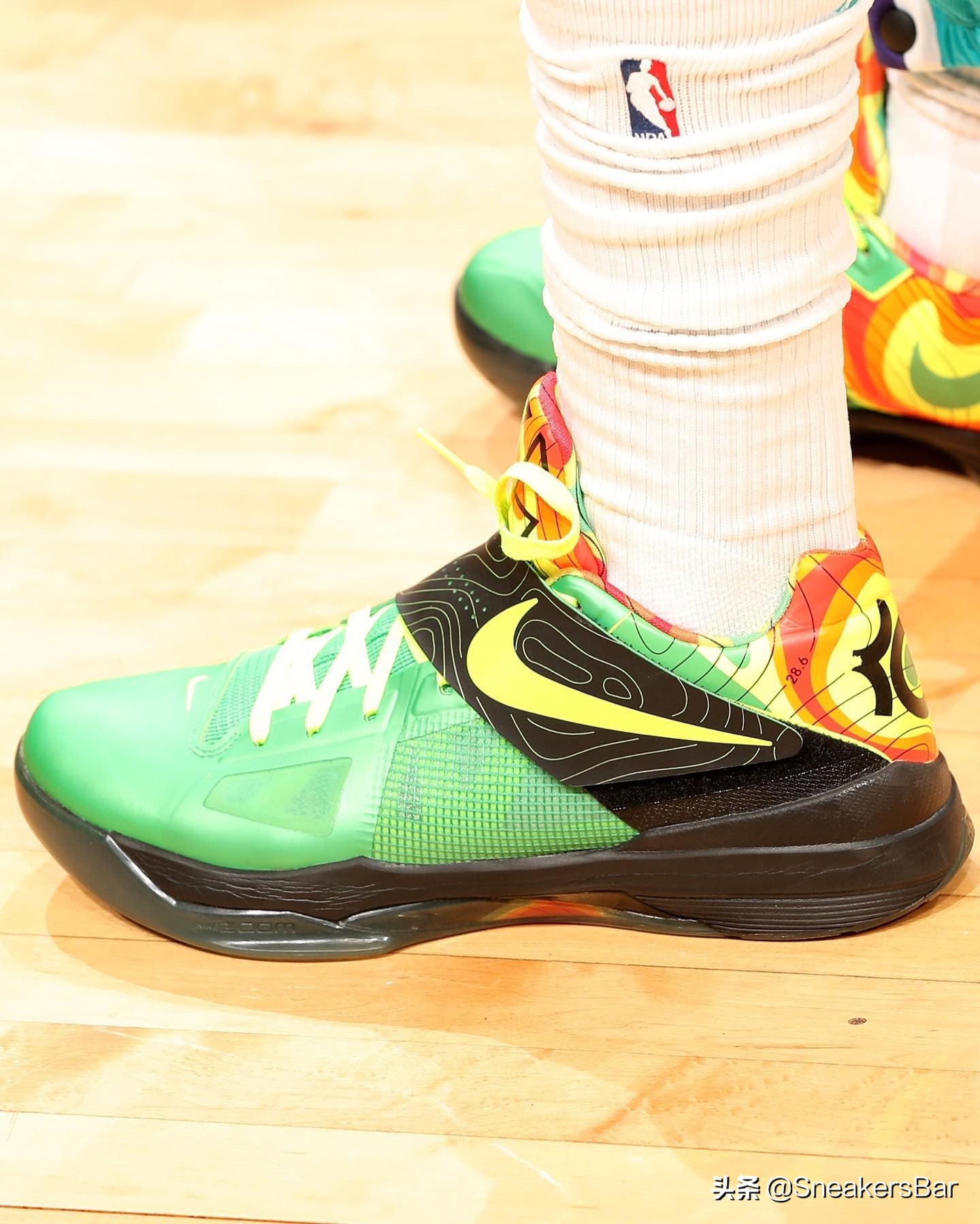 今日nba球星上脚球鞋一览2019,nba球星球鞋每日上脚詹姆斯
