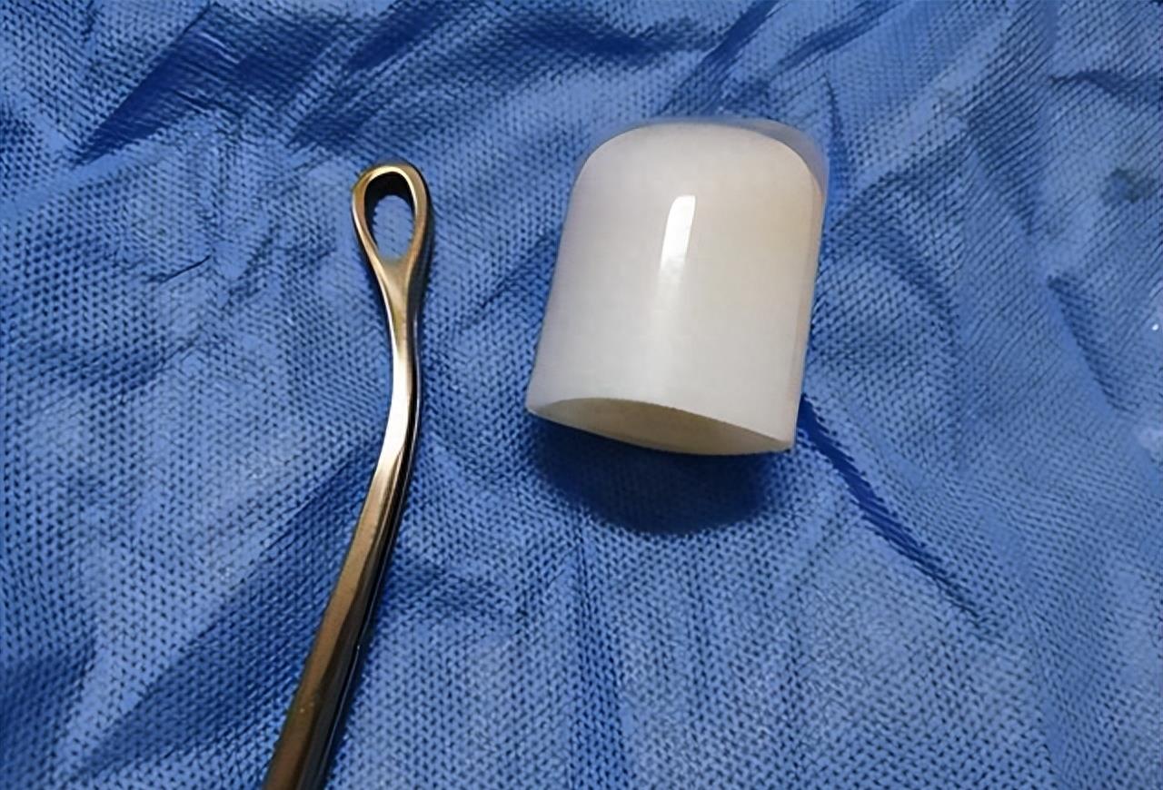 19岁女大学生为寻求刺激,跟男朋友干了一件疯狂的事儿!