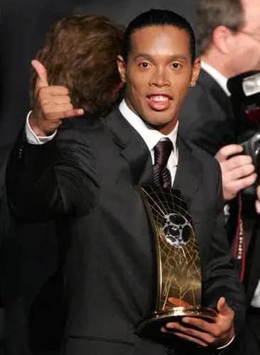 世界杯五星巴西出场央视解说,2010巴西世界杯十大扑救