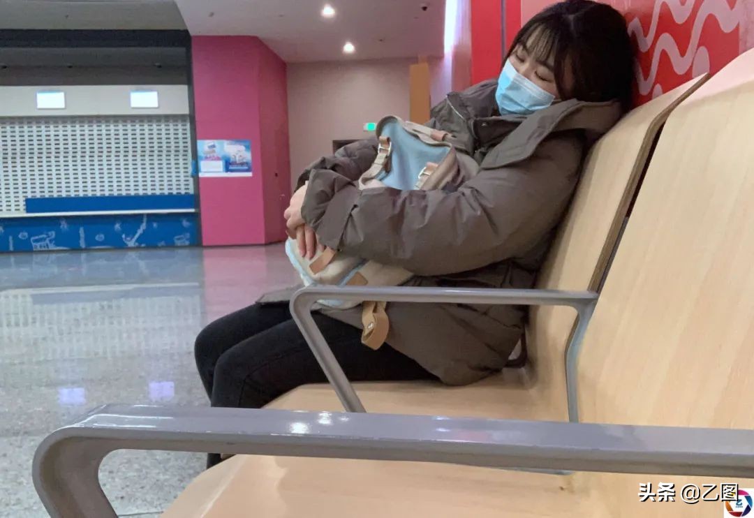 二宝4个月突然不会动弹,二宝四个月突然不会动弹