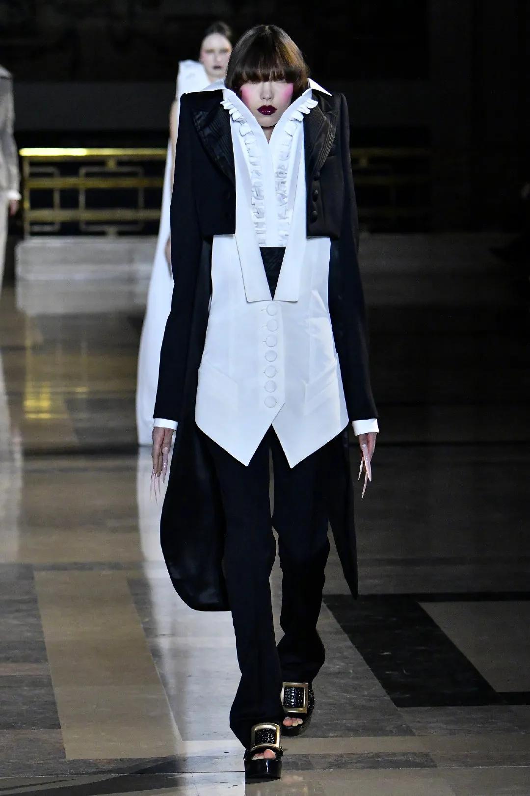 露后跟高跟运动鞋,不露脚高跟运动鞋