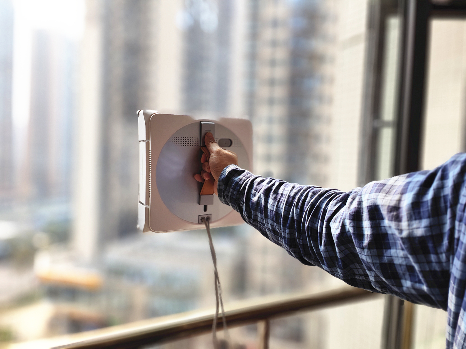 科沃斯擦窗教程,双向自动喷水擦玻璃