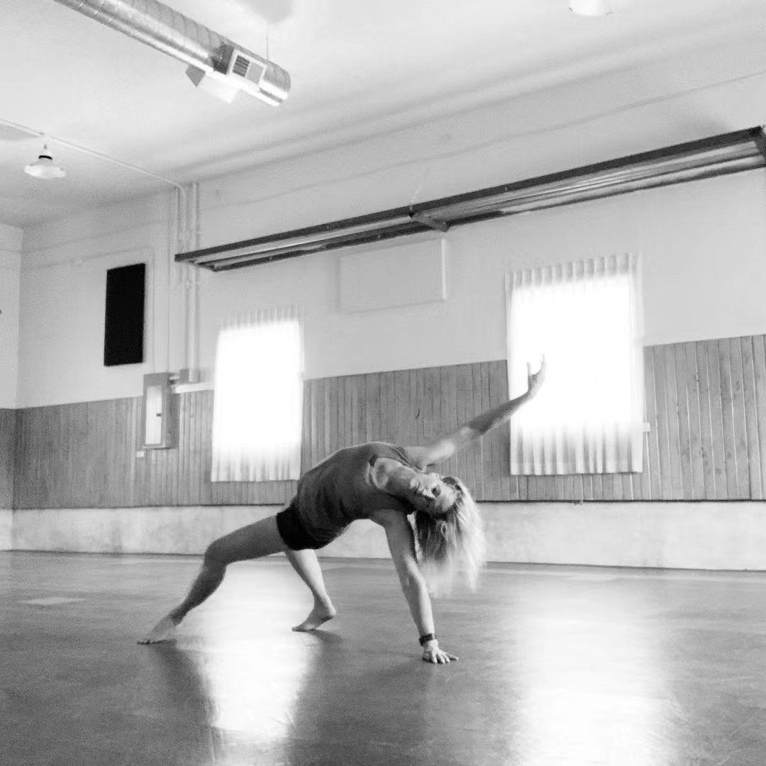 屁屁竟然也可以用来画画，网友：画面太美我不敢看