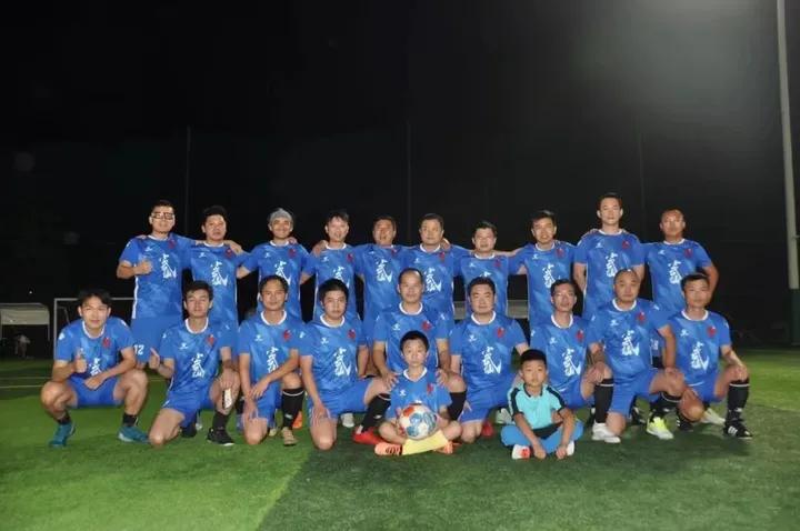 小武仙冠名商球队，现身2022第七届“深圳杯”业余足球联赛现场！