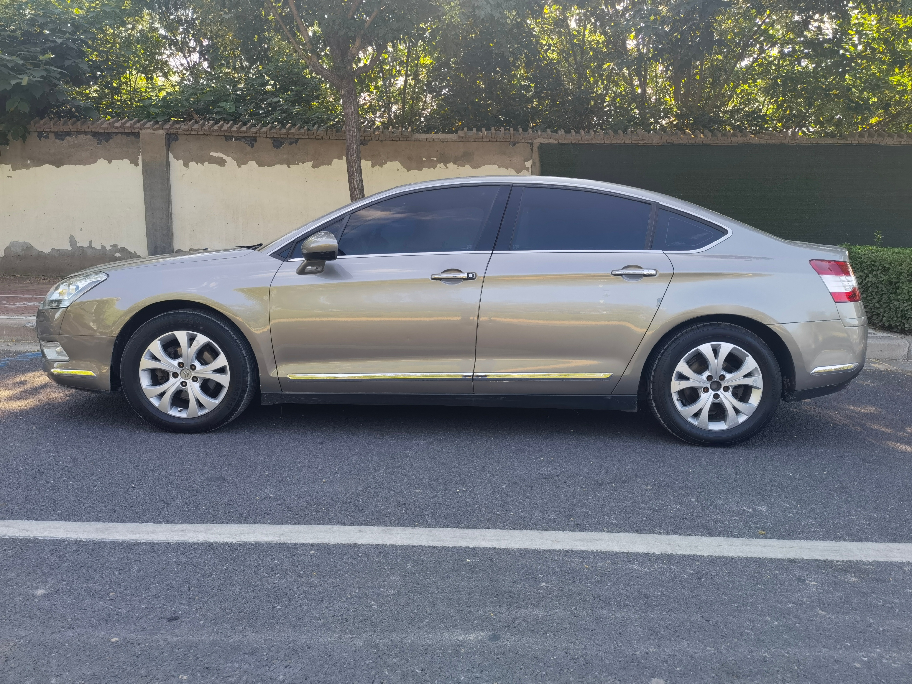 11年的雪铁龙c5还值得买吗,2.0的雪铁龙c5值得买吗