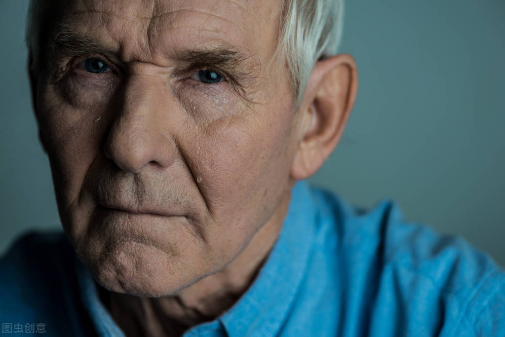 老了为什么容易感动流泪,人老了流眼泪是怎么回事